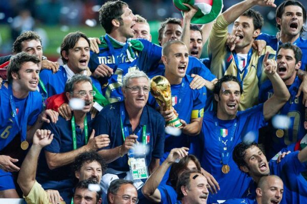 I Campioni del Mondo 2006 si ritrovano a Viareggio: il video con l’abbraccio a Marcello Lippi